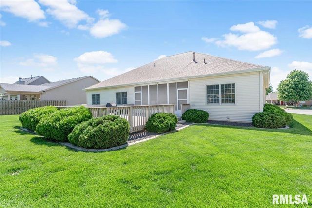 114 HEATHERSTONE Drive, Chatham, IL 62629