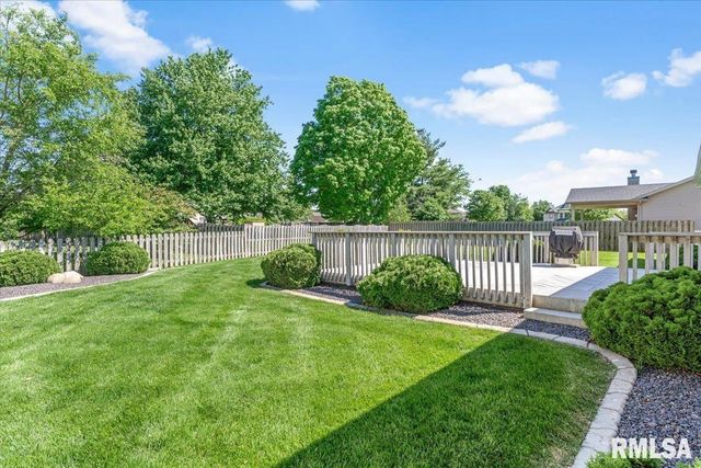 114 HEATHERSTONE Drive, Chatham, IL 62629