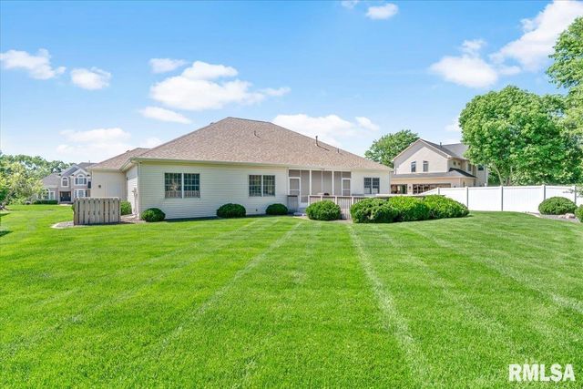 114 HEATHERSTONE Drive, Chatham, IL 62629