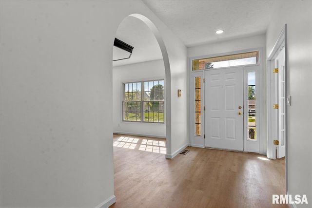 114 HEATHERSTONE Drive, Chatham, IL 62629