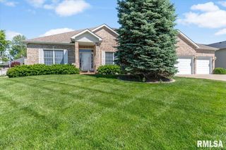 114 HEATHERSTONE Drive, Chatham, IL 62629