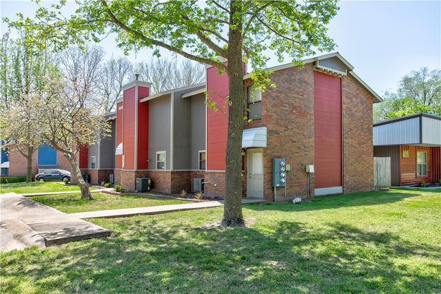 460 N Garrett Street D, Siloam Springs, AR 72761