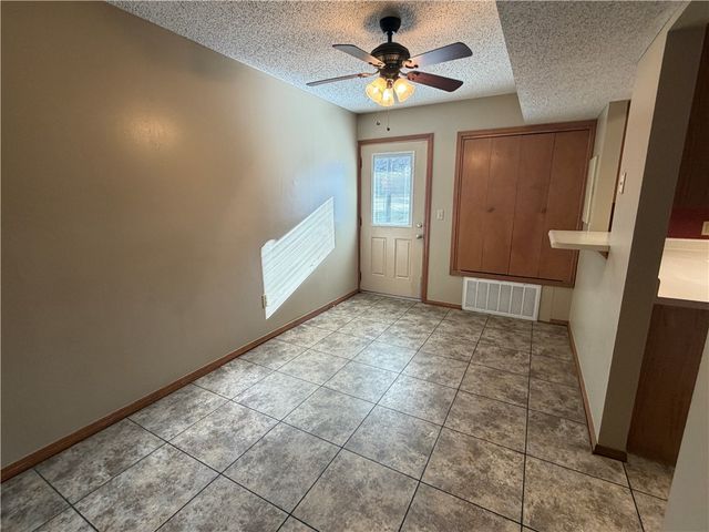 460 N Garrett Street D, Siloam Springs, AR 72761