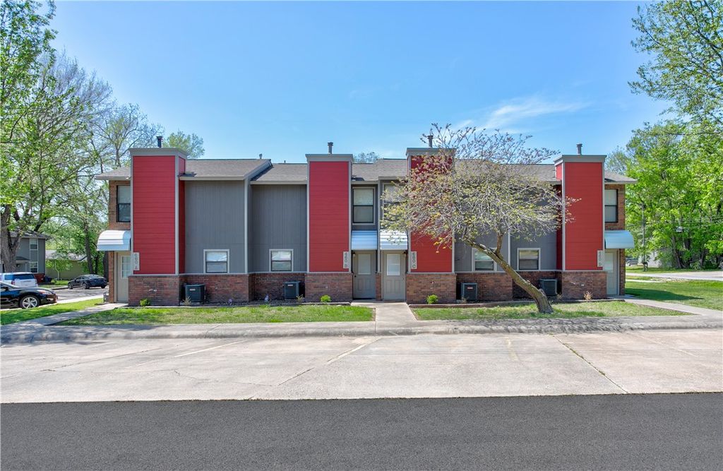 460 N Garrett Street D, Siloam Springs, AR 72761