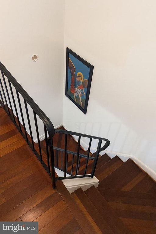 Image 31 of property listing at 7426 RHONDDA DR, Lorton, VA 22079