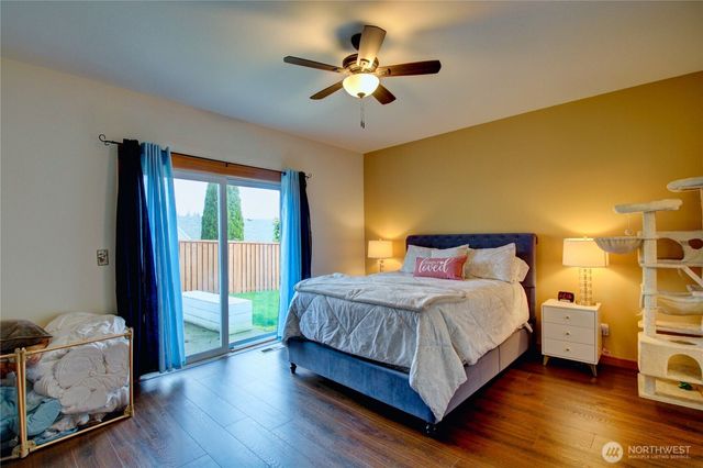 170 NW 13th Court, Oak Harbor, WA 98277