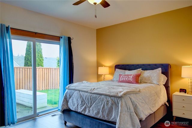 170 NW 13th Court, Oak Harbor, WA 98277