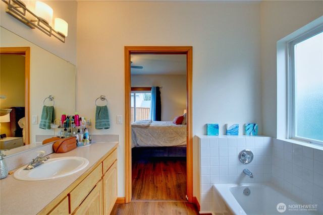 170 NW 13th Court, Oak Harbor, WA 98277