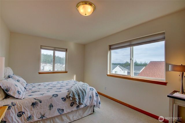 170 NW 13th Court, Oak Harbor, WA 98277