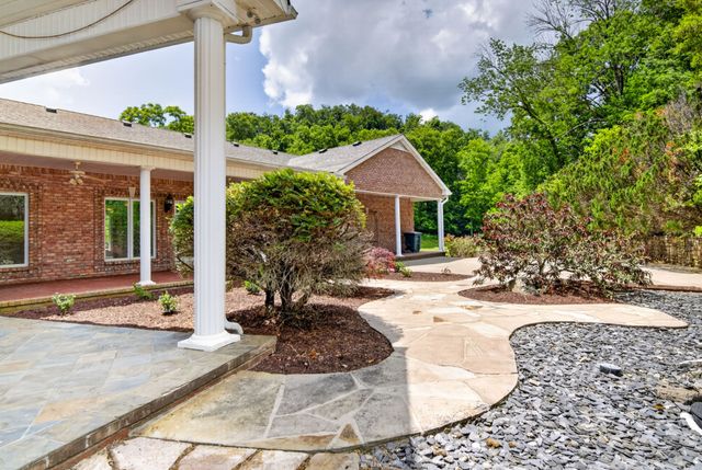 395B Allen Rd, Goodlettsville, TN 37072