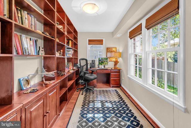 2708 N KENSINGTON ST, Arlington, VA 22207