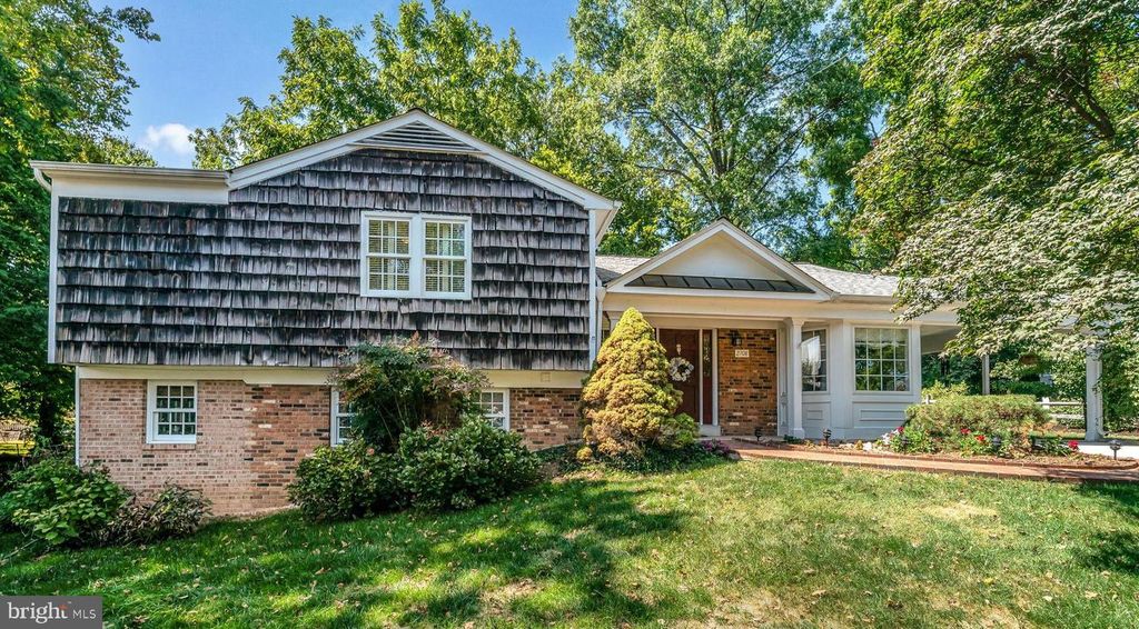 2708 N KENSINGTON ST, Arlington, VA 22207