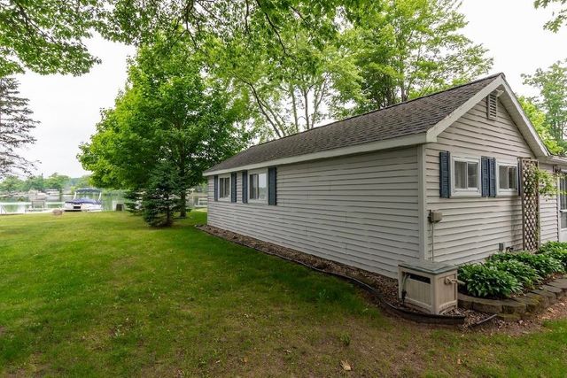 735 Pleasant Shores Street, Gladwin, MI 48624