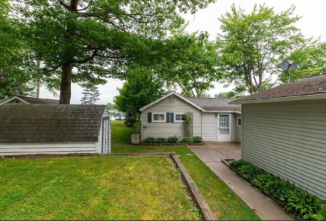 735 Pleasant Shores Street, Gladwin, MI 48624