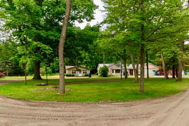735 Pleasant Shores Street, Gladwin, MI 48624