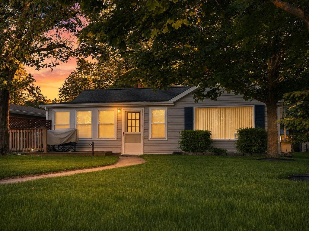 735 Pleasant Shores Street, Gladwin, MI 48624