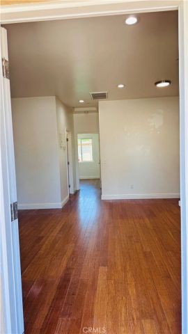 15049 La Mesa, Los Angeles, CA 91342