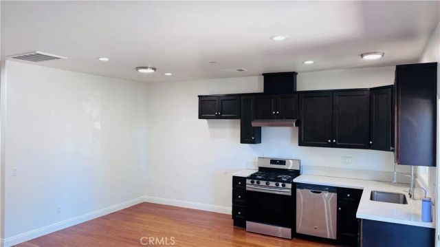 15049 La Mesa, Los Angeles, CA 91342