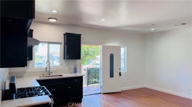 15049 La Mesa, Los Angeles, CA 91342