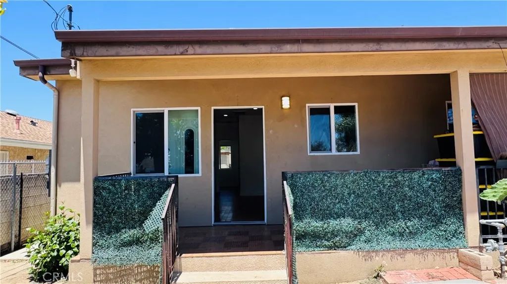 15049 La Mesa, Los Angeles, CA 91342