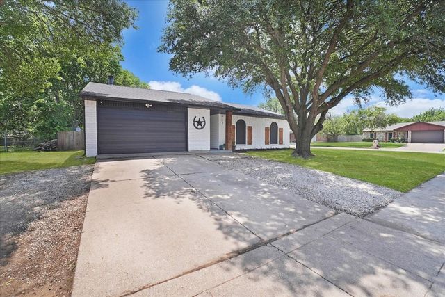 7313 Lee Drive, Forest Hill, TX 76140