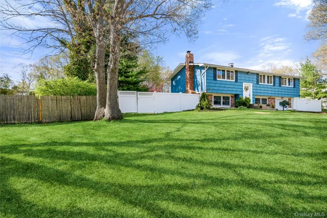 12 Branch Lane, East Setauket, NY 11733
