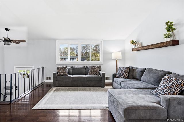 12 Branch Lane, East Setauket, NY 11733
