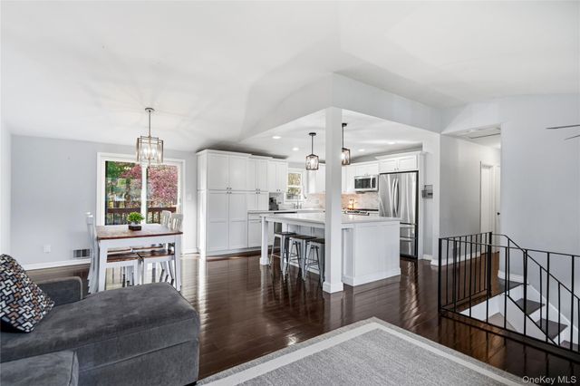 12 Branch Lane, East Setauket, NY 11733