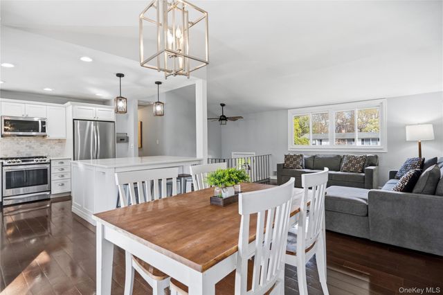 12 Branch Lane, East Setauket, NY 11733