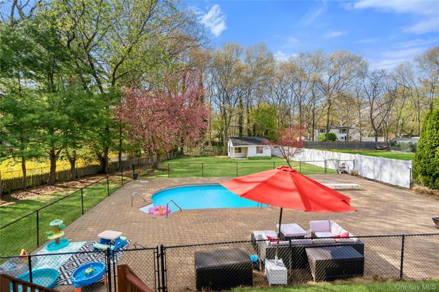 12 Branch Lane, East Setauket, NY 11733