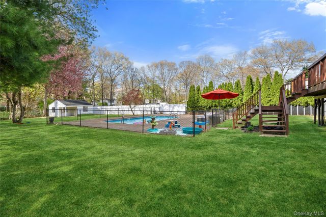 12 Branch Lane, East Setauket, NY 11733