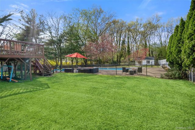 12 Branch Lane, East Setauket, NY 11733