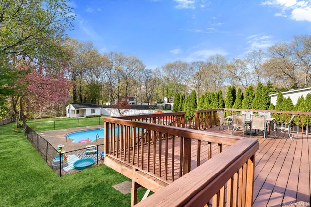 12 Branch Lane, East Setauket, NY 11733