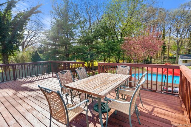 12 Branch Lane, East Setauket, NY 11733