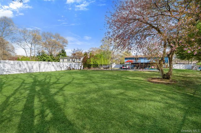 12 Branch Lane, East Setauket, NY 11733
