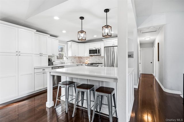 12 Branch Lane, East Setauket, NY 11733