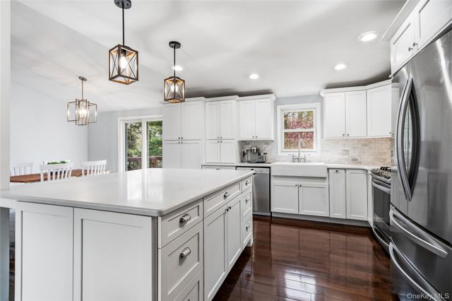 12 Branch Lane, East Setauket, NY 11733