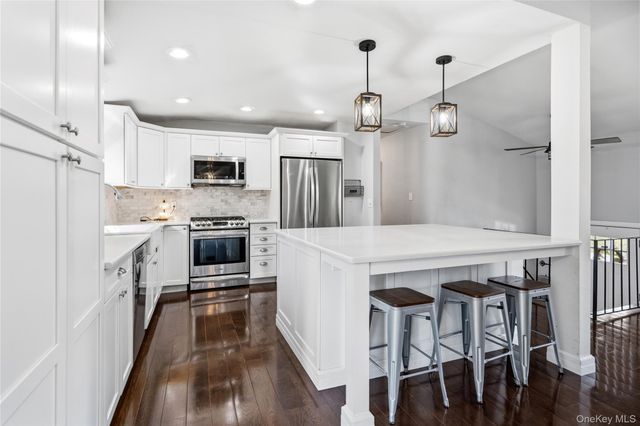 12 Branch Lane, East Setauket, NY 11733