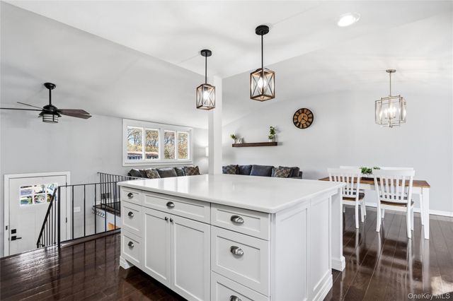 12 Branch Lane, East Setauket, NY 11733