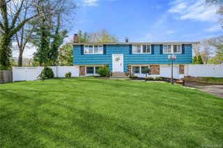 12 Branch Lane, East Setauket, NY 11733