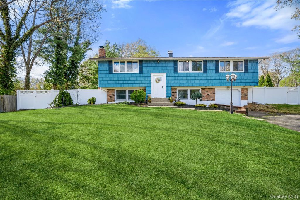 12 Branch Lane, East Setauket, NY 11733