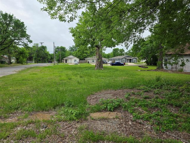 619 E 3rd Street, Bonham, TX 75418