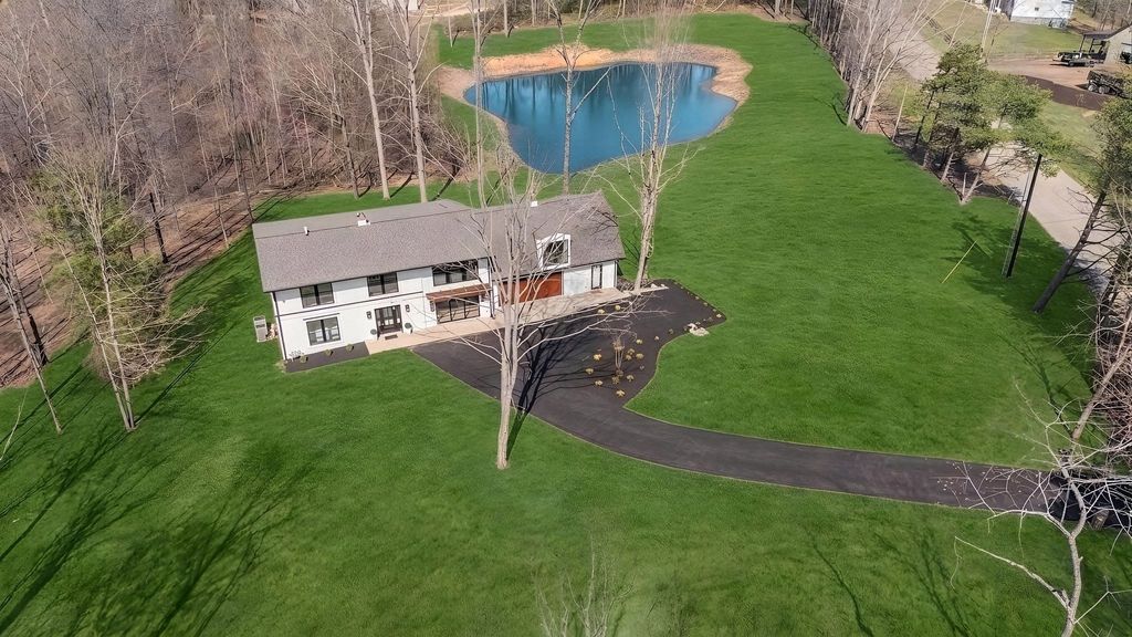 1510 East Piney Road, Dickson, TN 37055