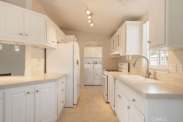 840 E Foothill 84, Azusa, CA 91702