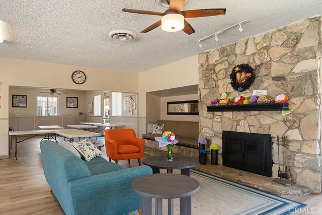 840 E Foothill 84, Azusa, CA 91702