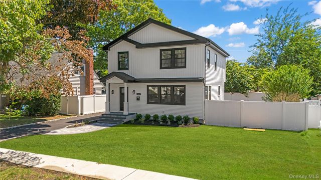 149 Fendale Street, Franklin Square, NY 11010