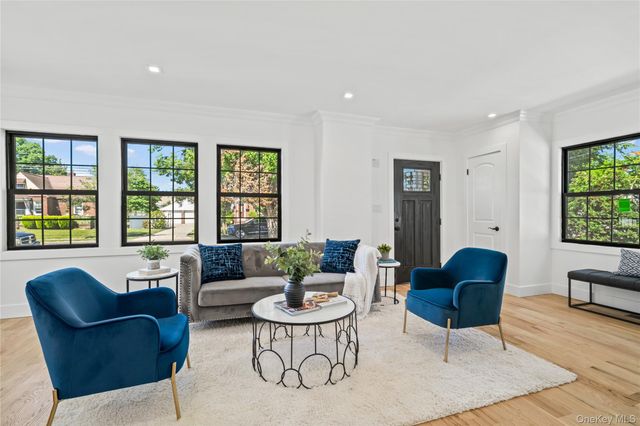 149 Fendale Street, Franklin Square, NY 11010