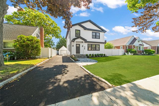 149 Fendale Street, Franklin Square, NY 11010