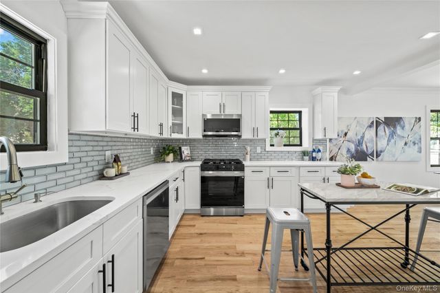 149 Fendale Street, Franklin Square, NY 11010