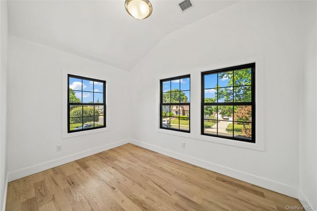 149 Fendale Street, Franklin Square, NY 11010